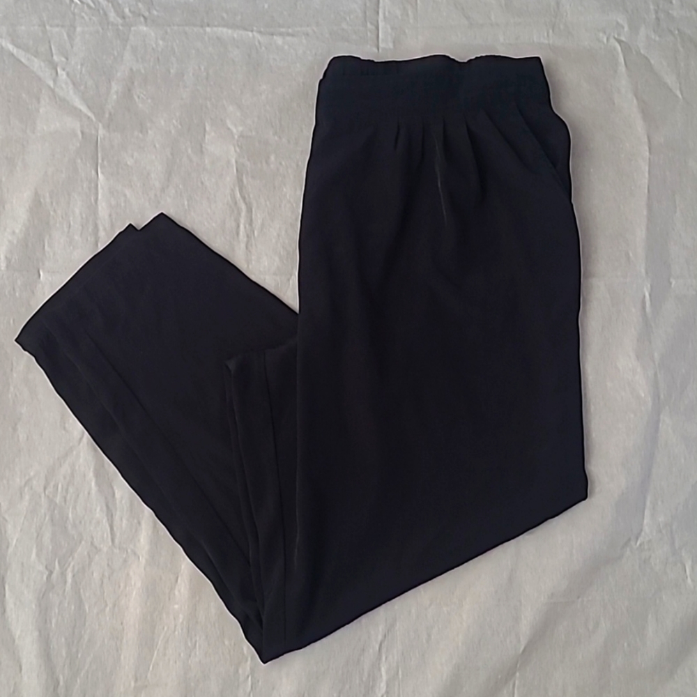 Women's Pleated Tapered Pants